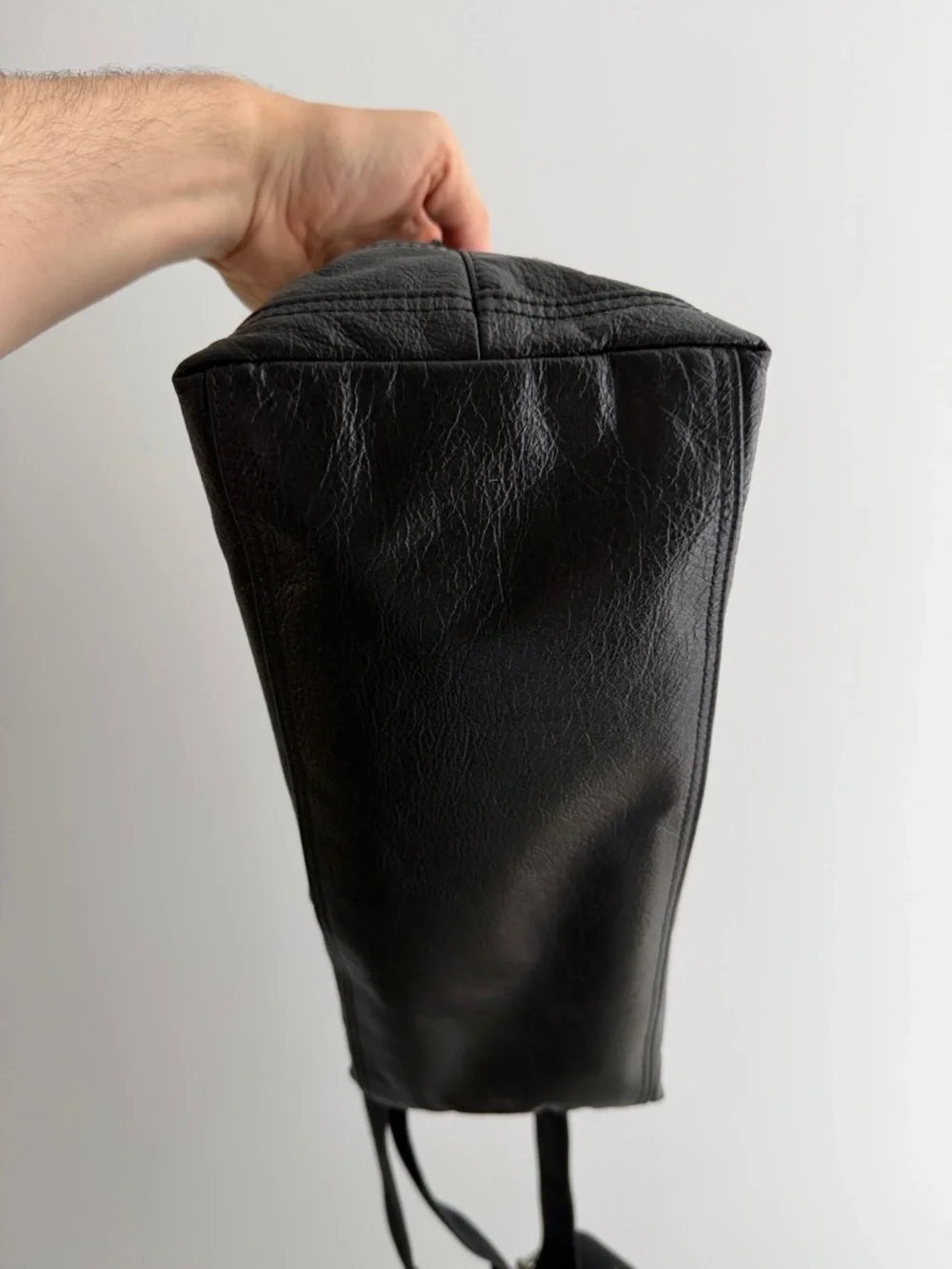 Goatskin The Large Cargo Bag Black - Picture 5 of 8